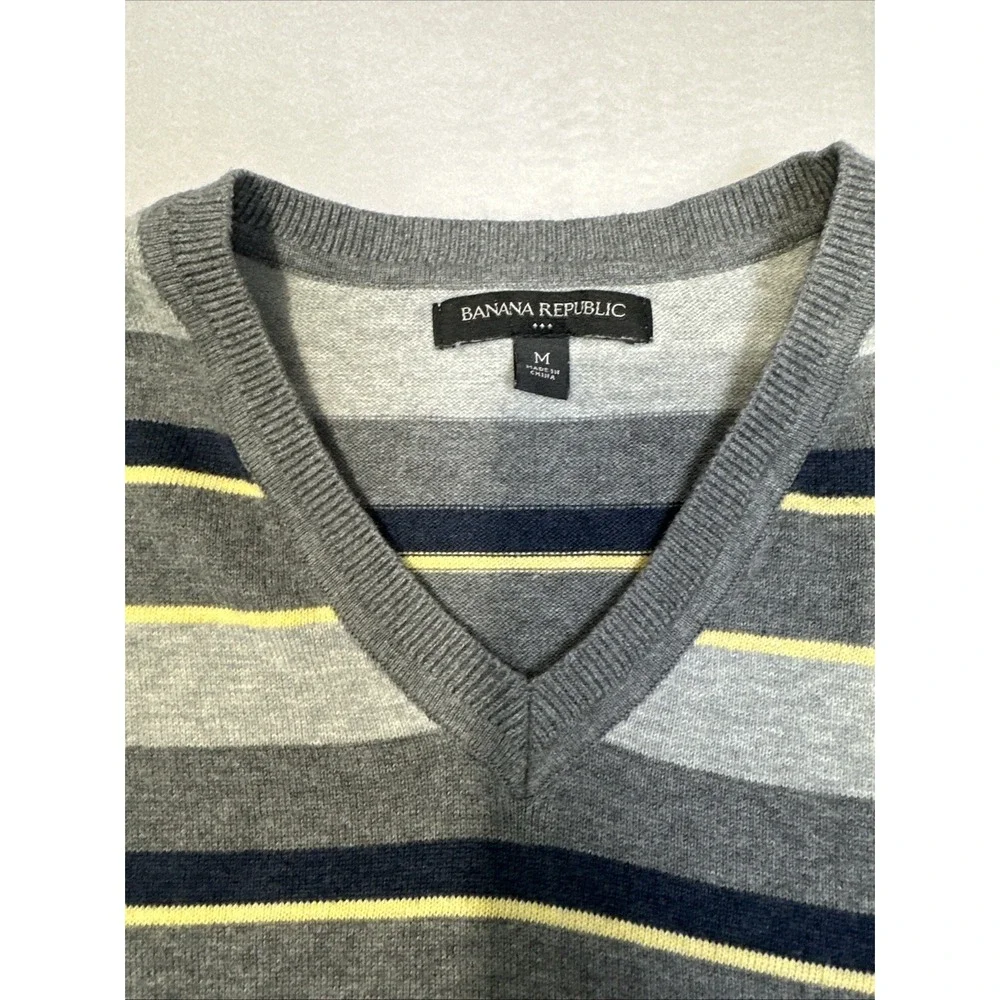 Men's‎ Banana Republic V Neck Long Sleeve Sweater Size M